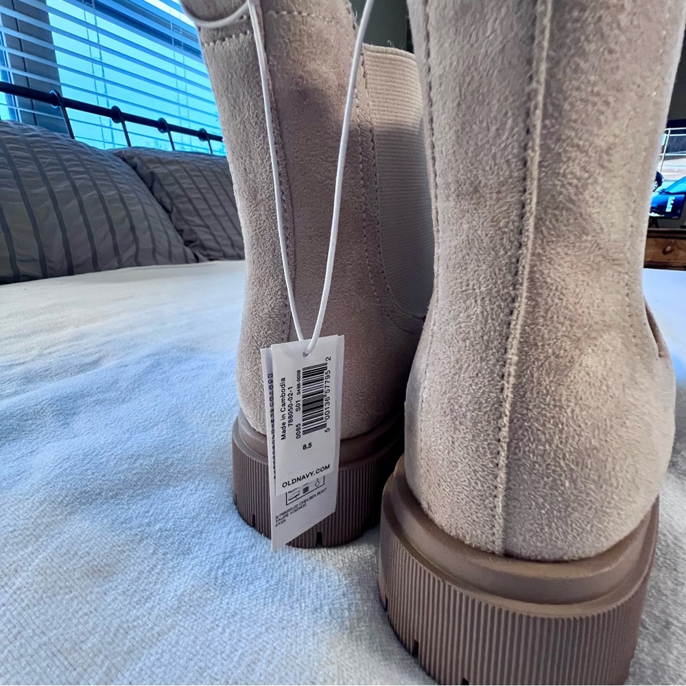 Old Navy Taupe Faux Suede‎ Chelsea Boot Chunky Heel Women’s Size 8.5, NWT - Picture 8 of 12